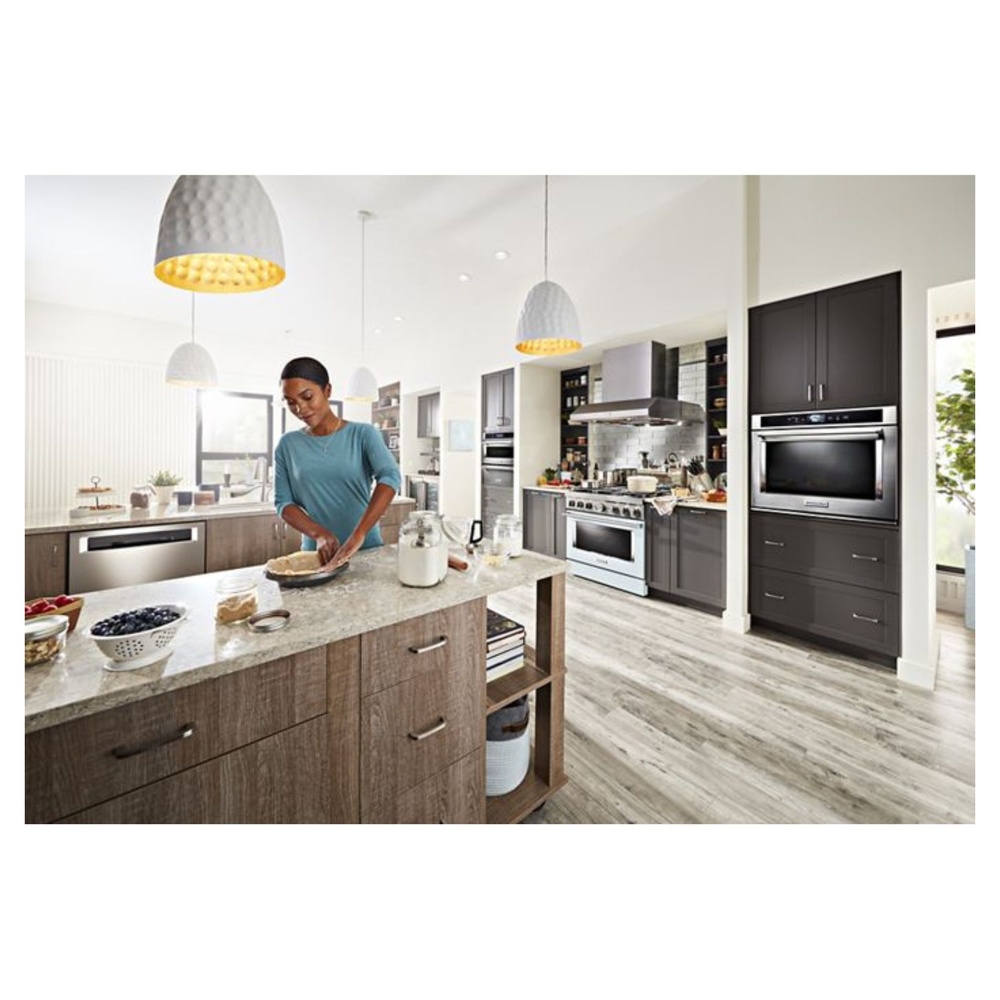 KitchenAid-KFGC506JMB-kitchen view with burner