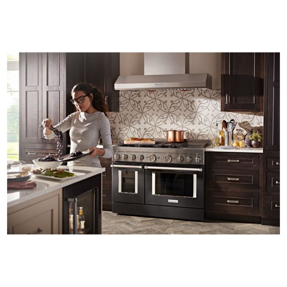 KitchenAid-KFGC558JBK-kitchen view with burner