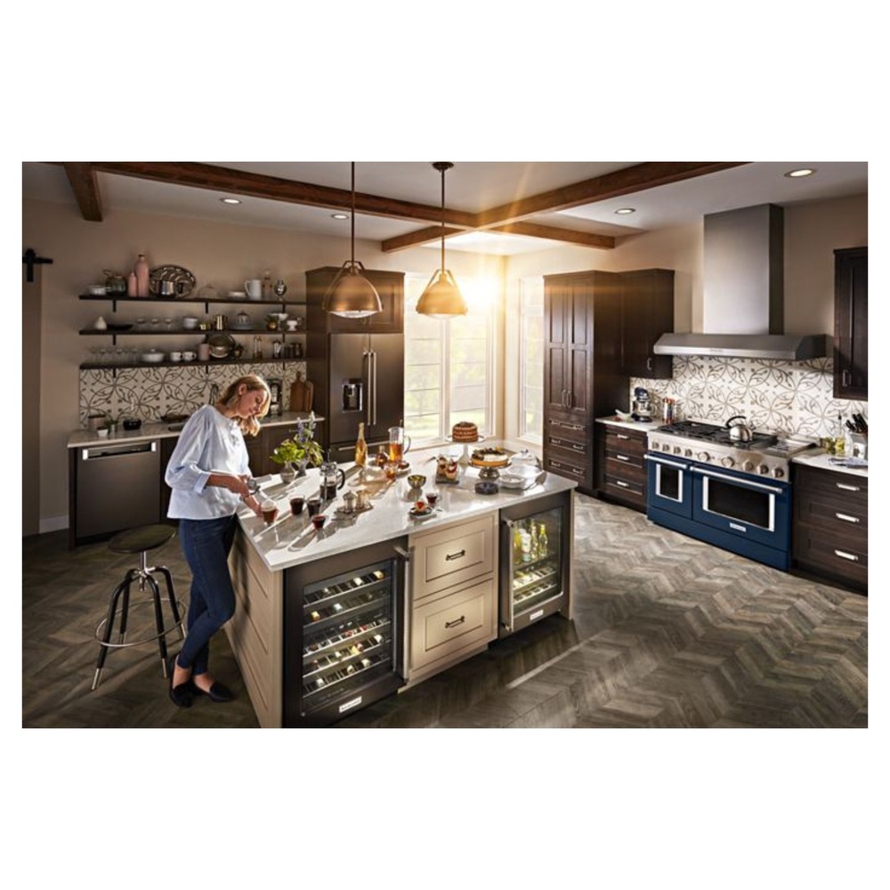 KitchenAid-KFGC558JIB-kitchen view with burner