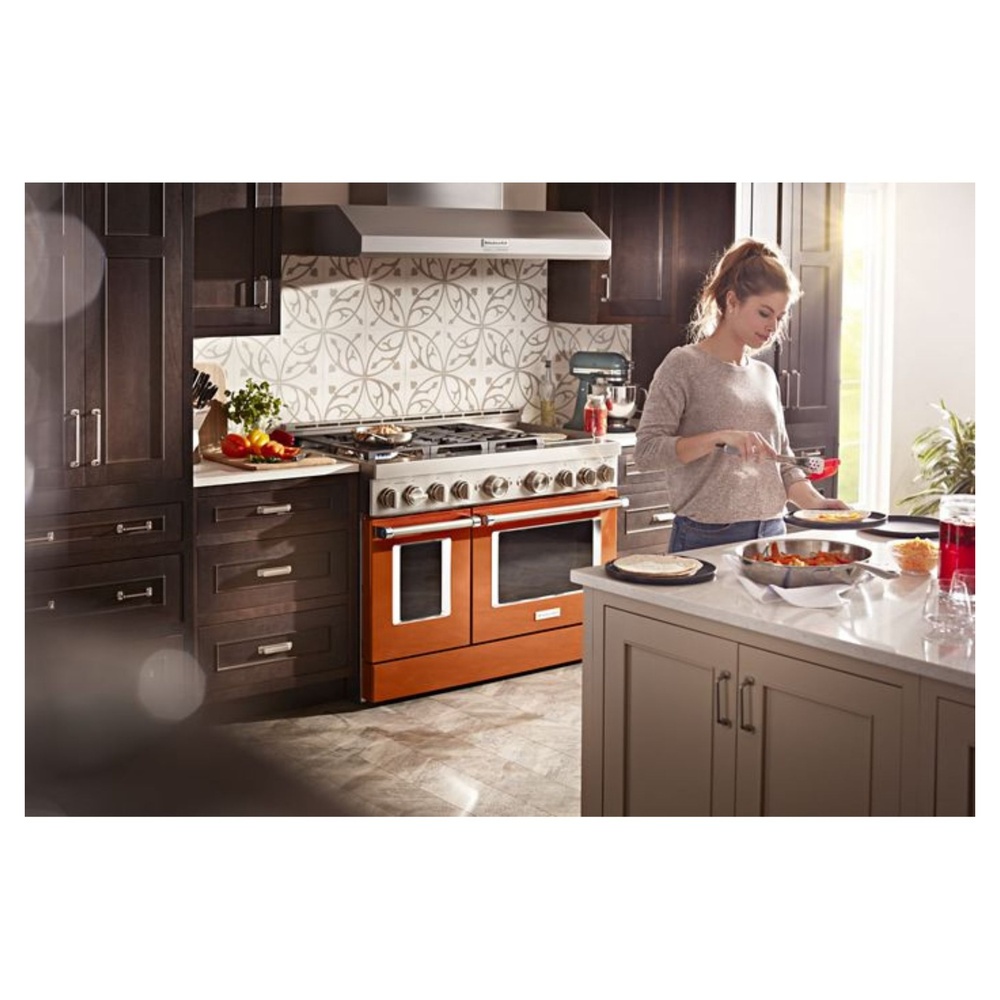 KitchenAid-KFGC558JSC-kitchen view with burner
