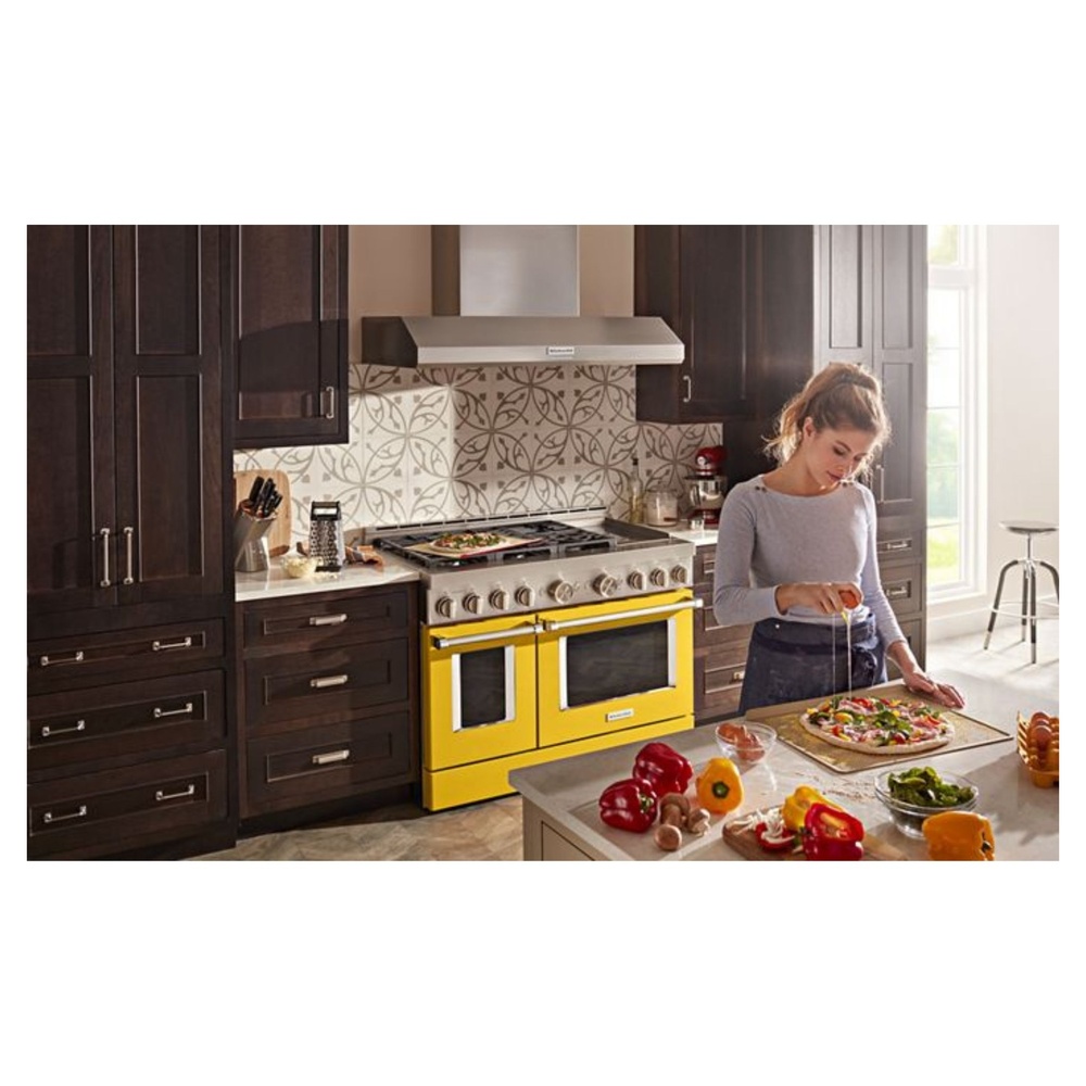 KitchenAid-KFGC558JYP-kitchen view with burner