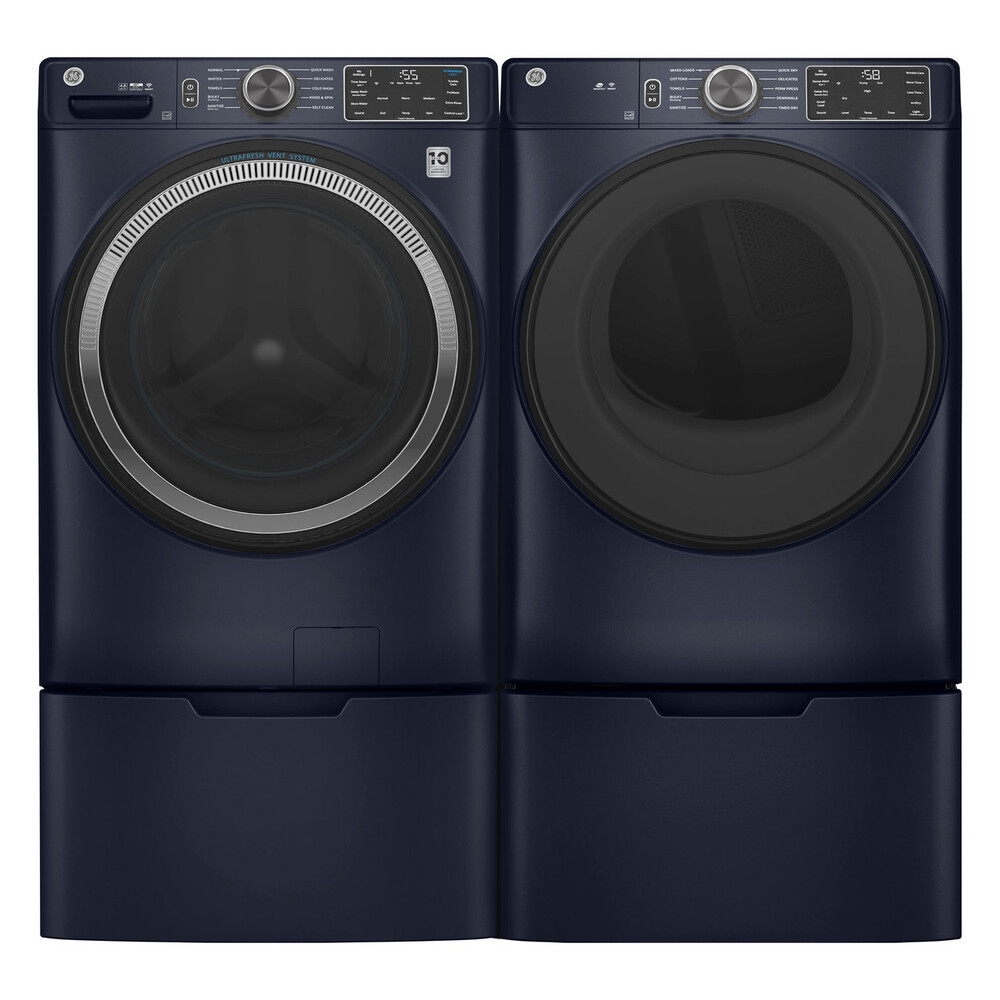 GFW550SPRRS-Shown-with-Dryer-on-Pedestals