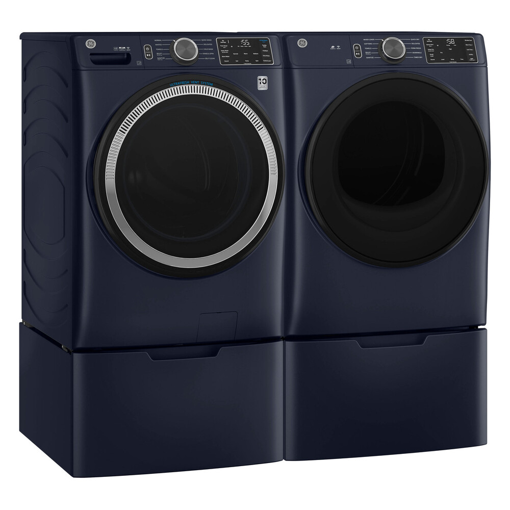 GFW550SPRRS-Shown-with-Dryer-on-Pedestals
