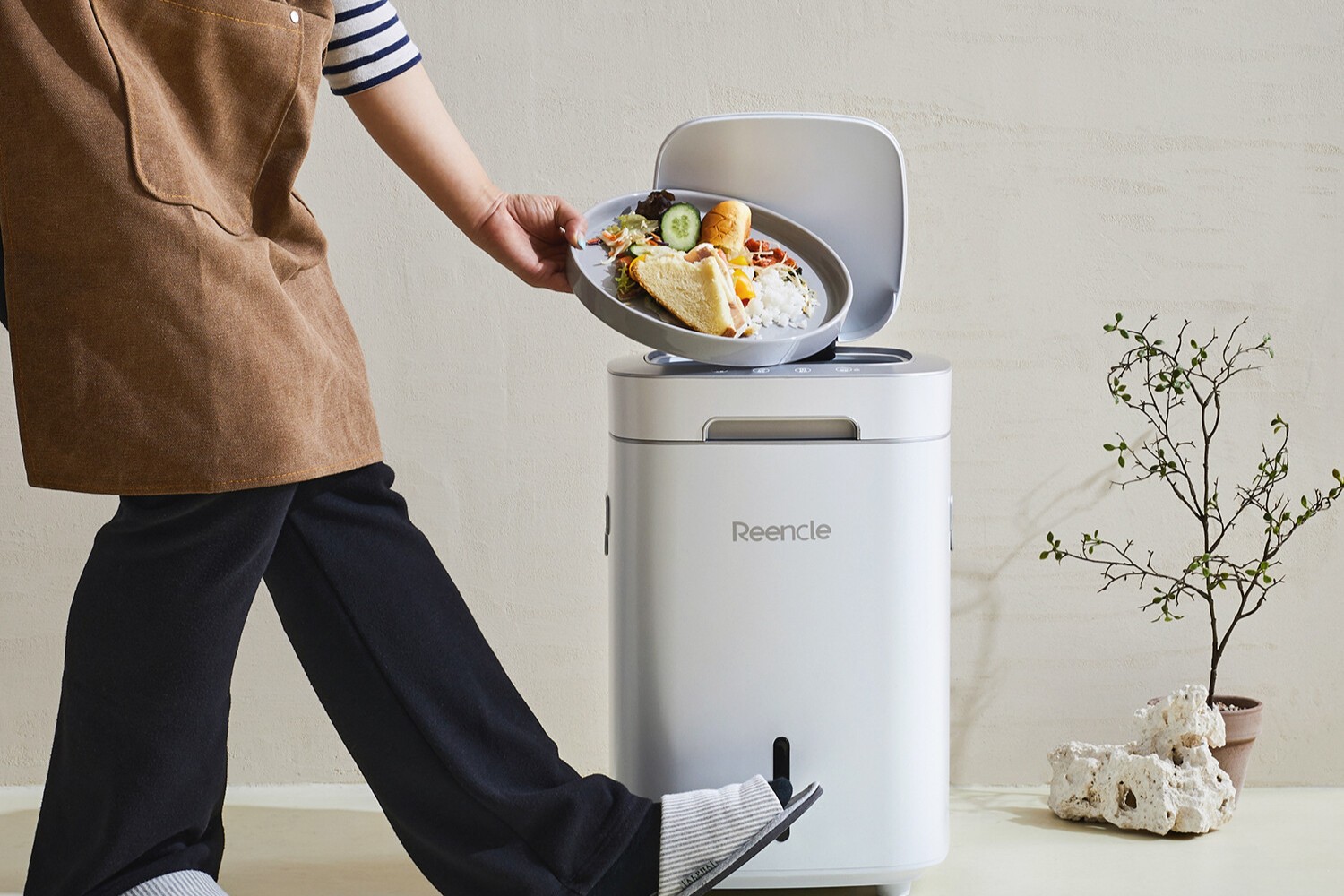 Innovative Tech Solutions to Combat Food Waste in the U.S. 5 On Site Composting Solutions