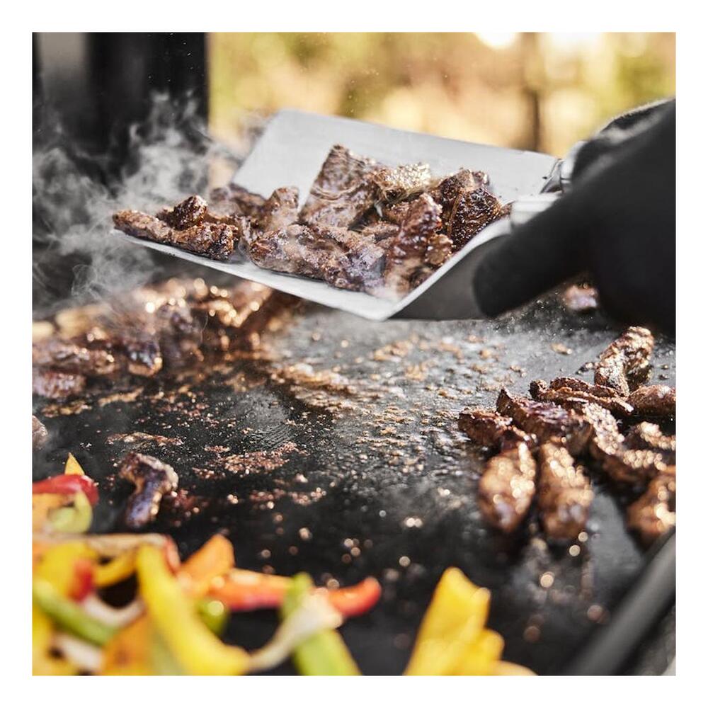 Weber-1500216-cooking view