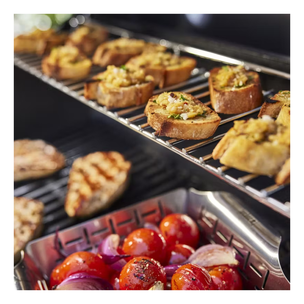 Weber-1500367-grill view