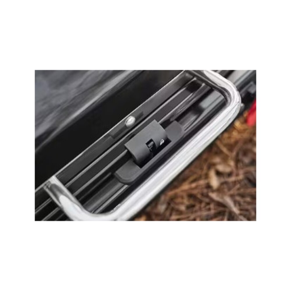 Weber-1500460-lock the lid closed
