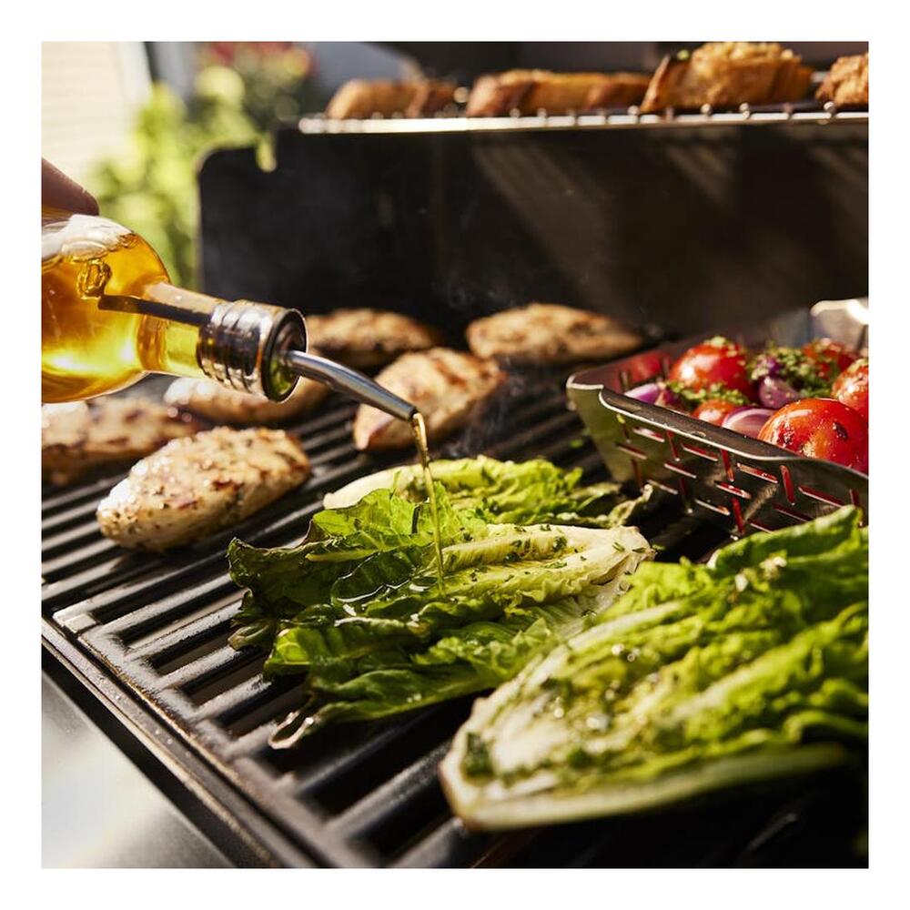 Weber-1500534-sear to perfection