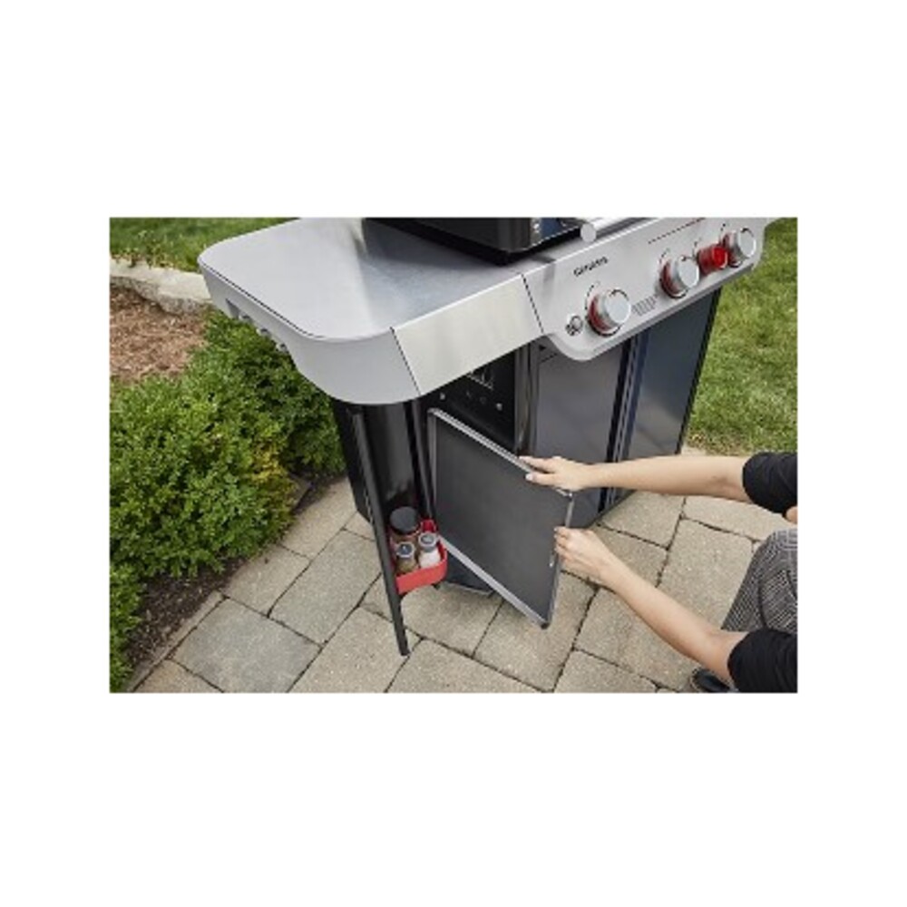 Weber-1500581-store gear at the grill