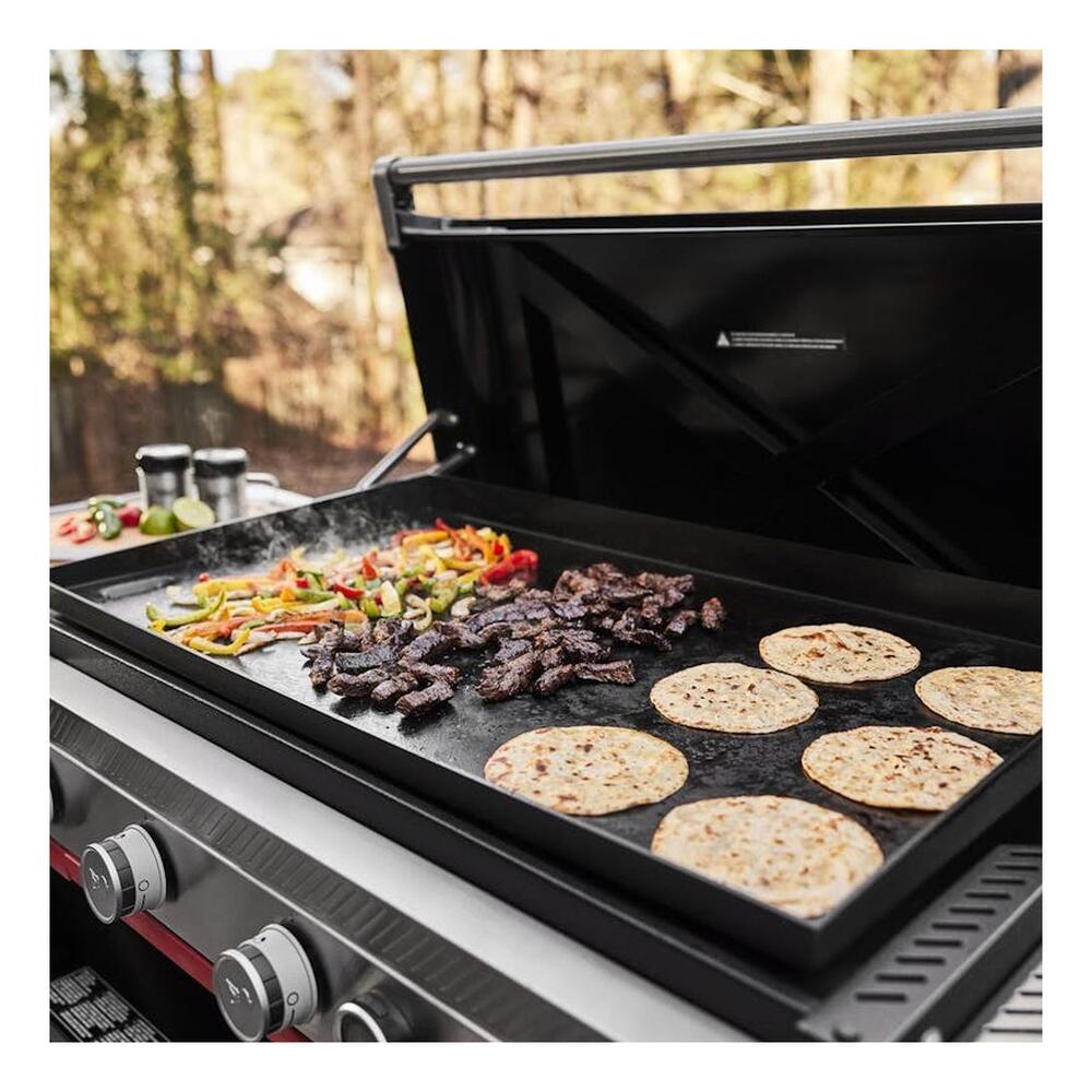 Weber-1501350-cooking view