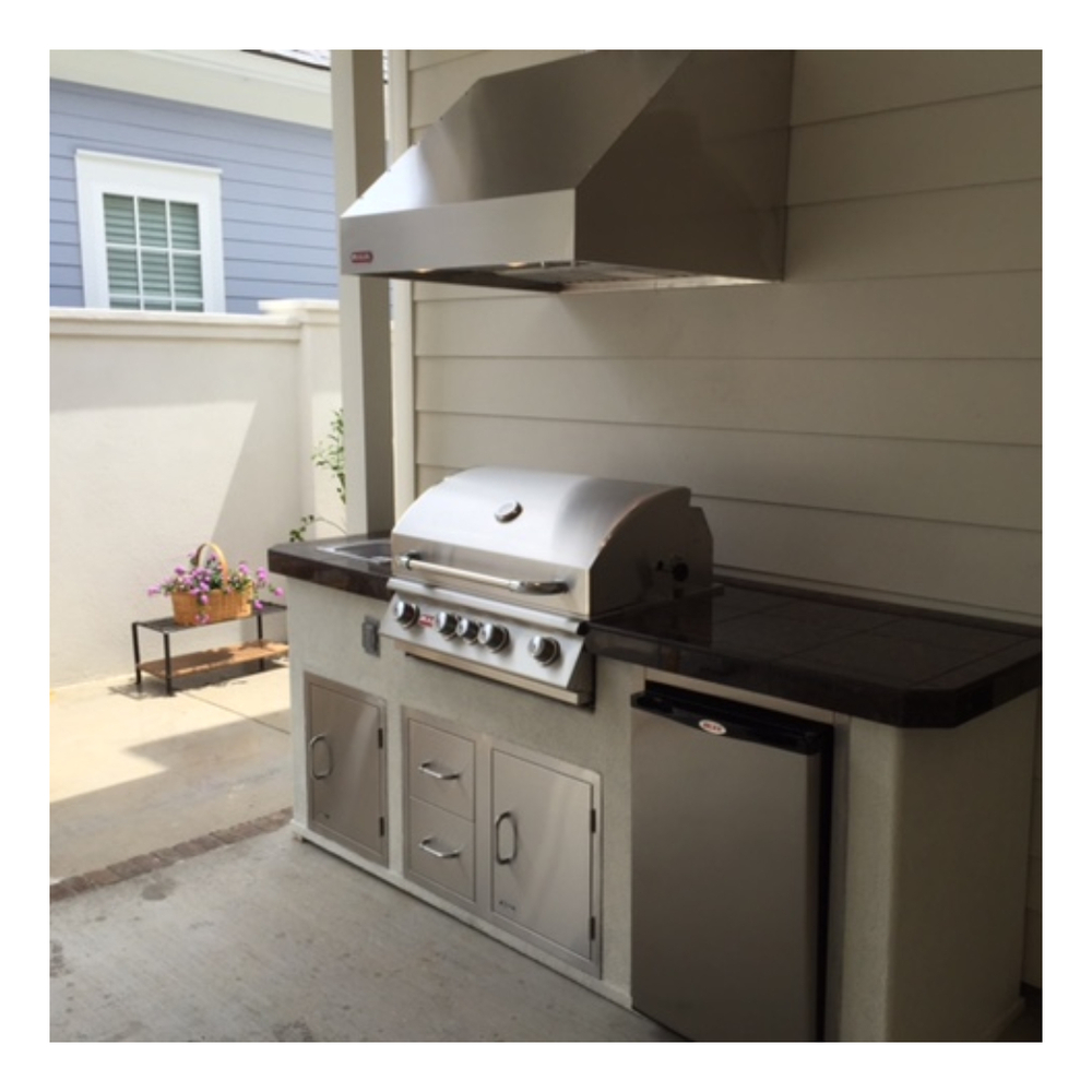 Bull 66098 42 inch Wall Mount Vent Hood with 1200 CFM, Twin Halogen Lighting System, Commercial Baffle Filters, Two Internal Fan Systems, in Stainless Steel
