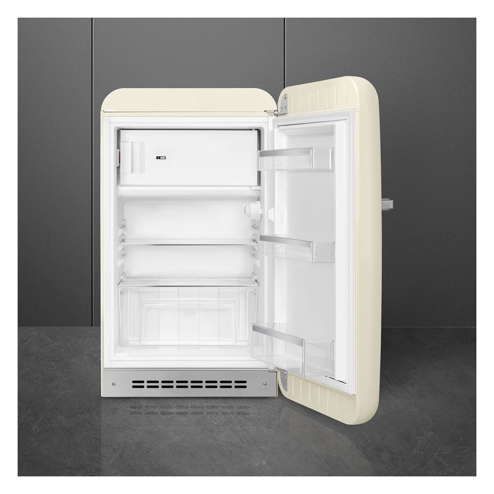 Smeg-FAB10URCR3-Interior
