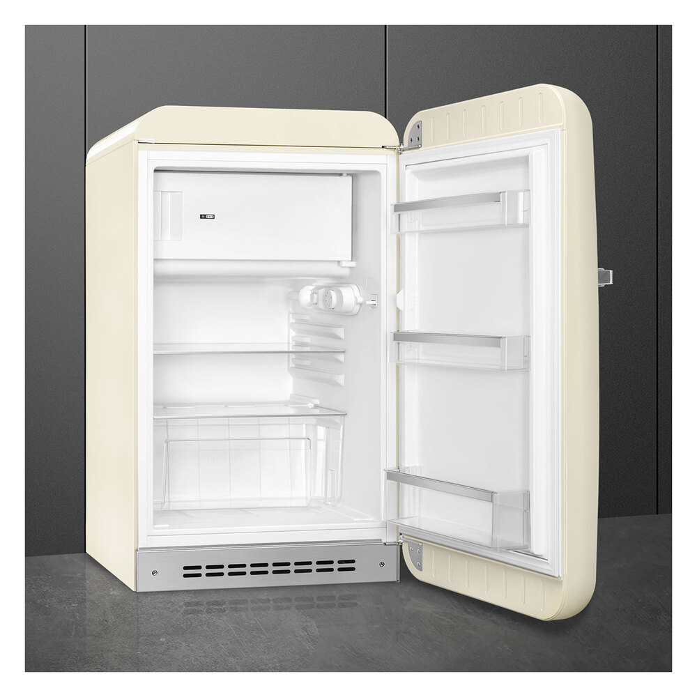 Smeg-FAB10URCR3-Interior