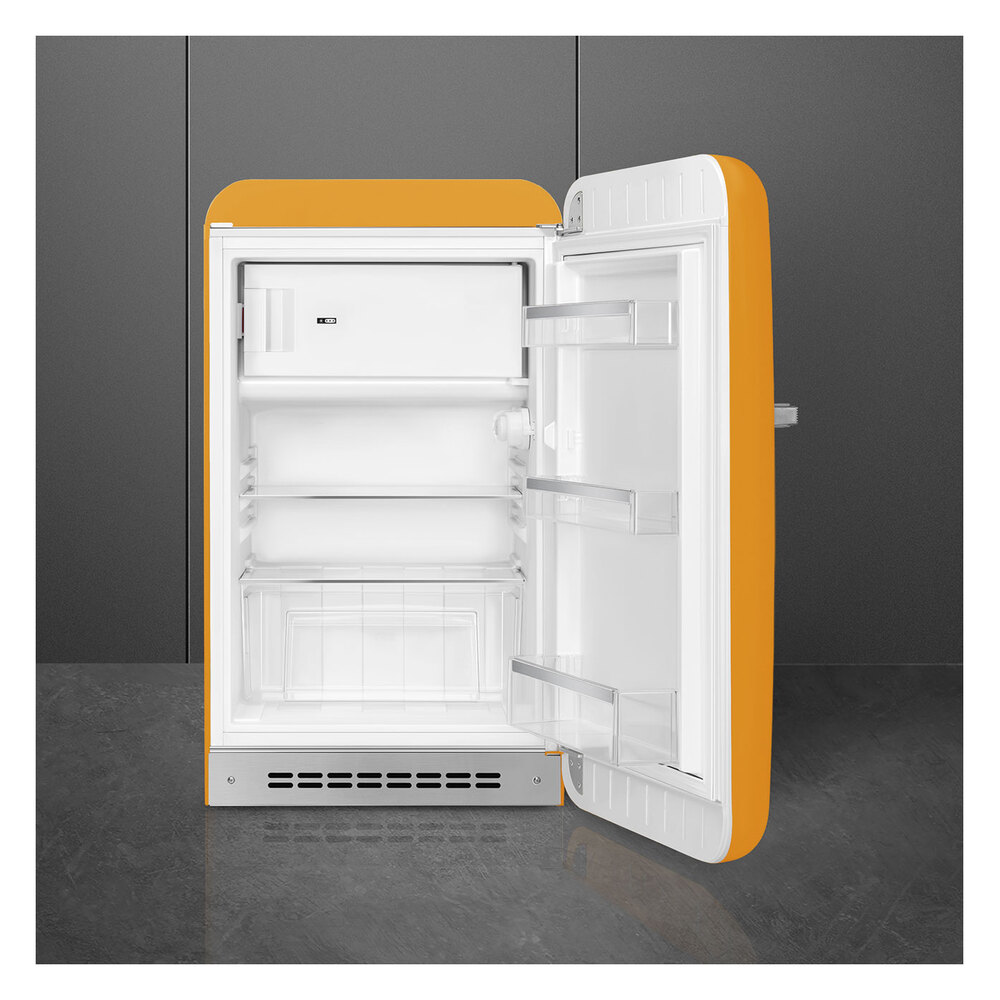 Smeg-FAB10URDYVC3-Interior