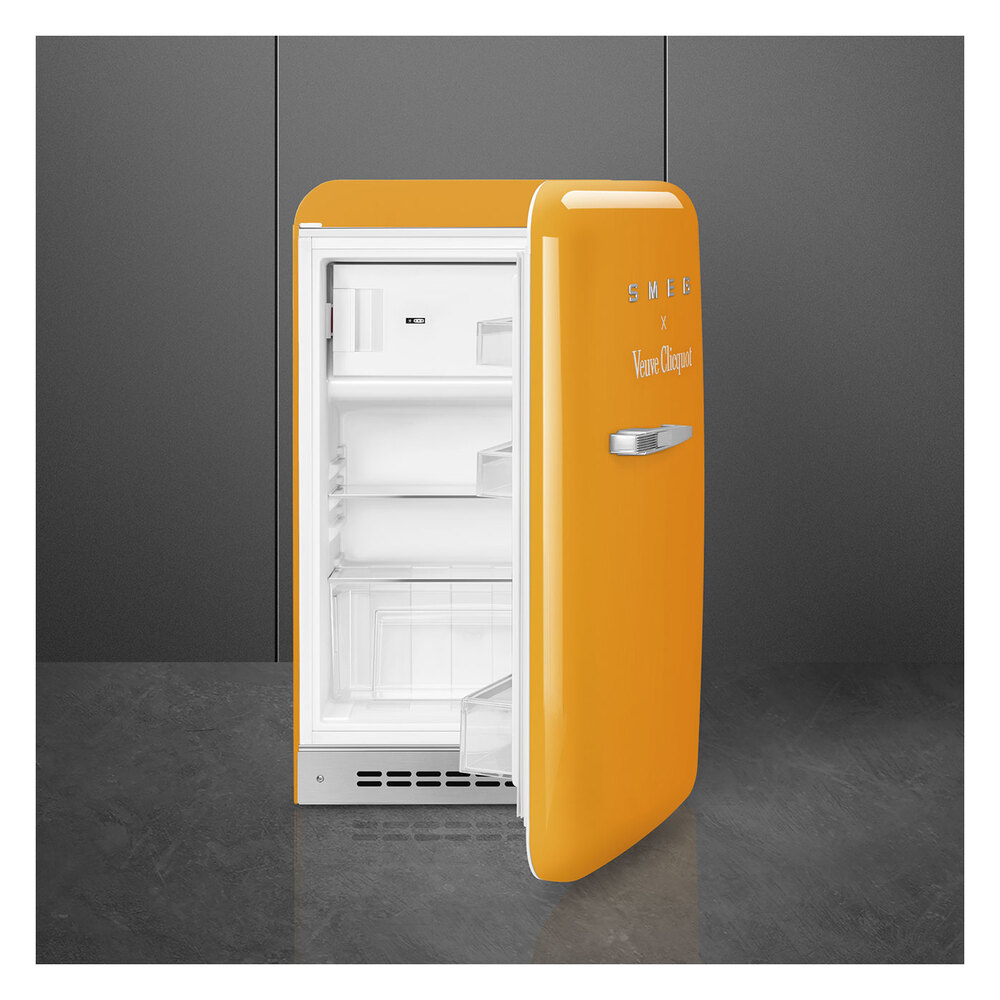 Smeg-FAB10URDYVC3-Interior
