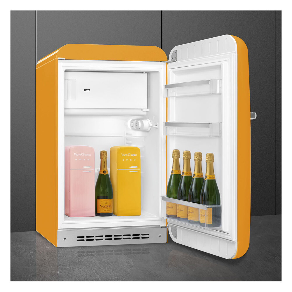 Smeg-FAB10URDYVC3-Interior