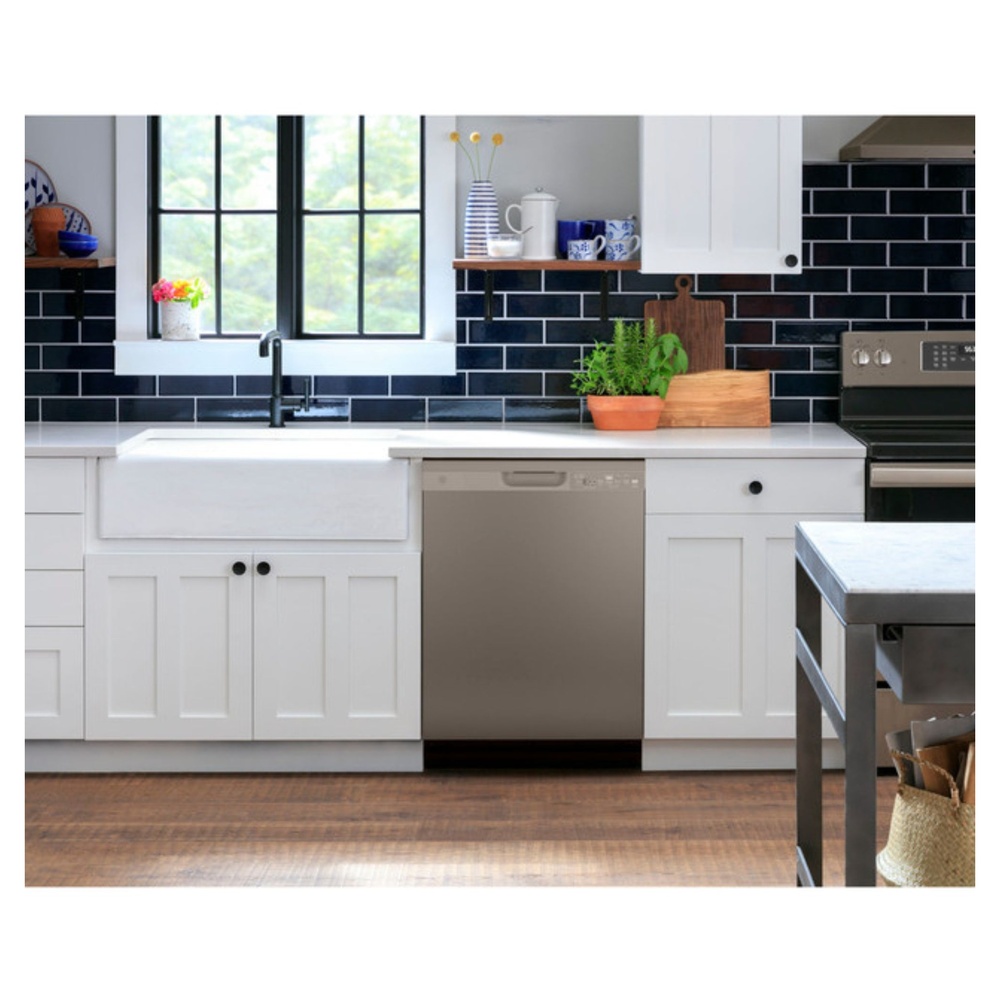 GE-GDF550PMRES-Heavy-Duty Plastic Interior Dishwasher