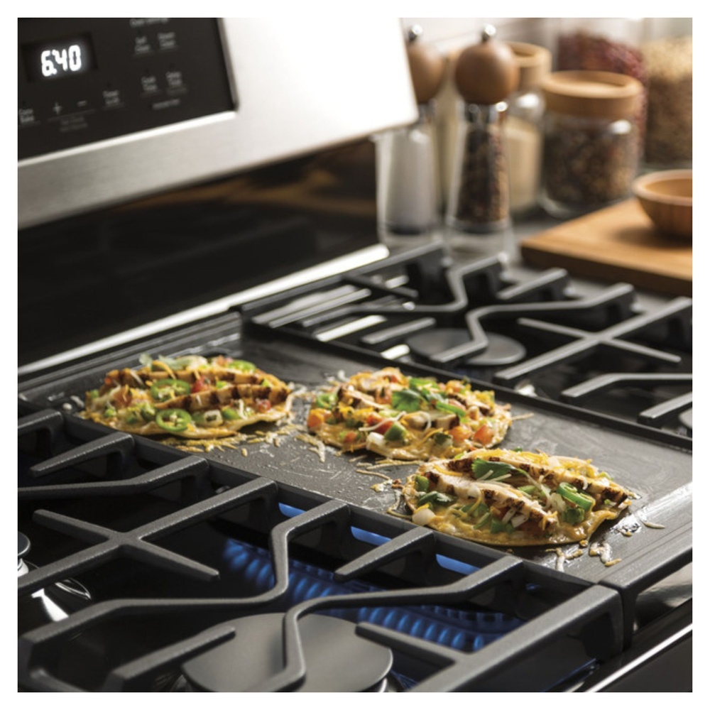 GE-JGBS66REKSS- Gas range with a griddle