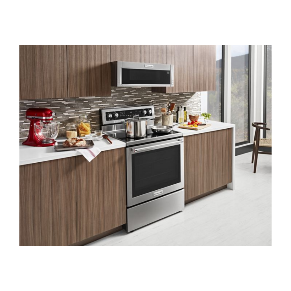 KitchenAid-KFEG500ESS-full view with kitchen