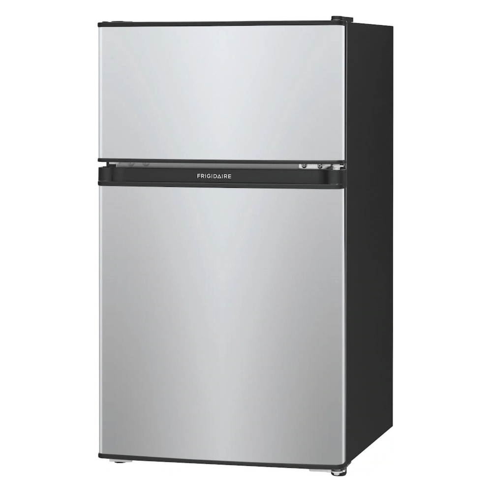 Frigidaire-FFPS3133UM-right angle view